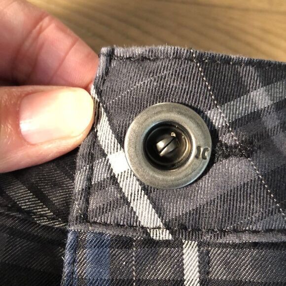 Hurley 4 pocket Shorts 🩳 in Blue and Gray Plaid. - Picture 4 of 17